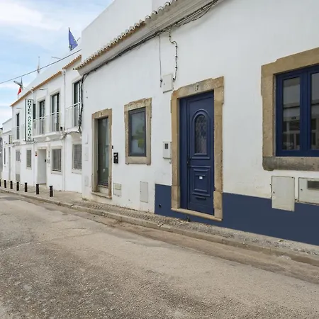Сasa de vacaciones Trevo Laranja - Traditional House By Hd
